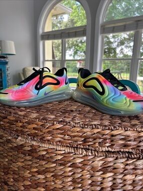 Women’s Nike Air Max 720 Tie Dye. Size 10 Like New